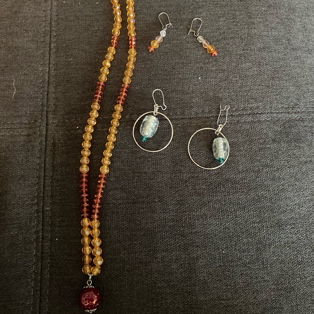 Earrings and necklace set red tones earthy beads